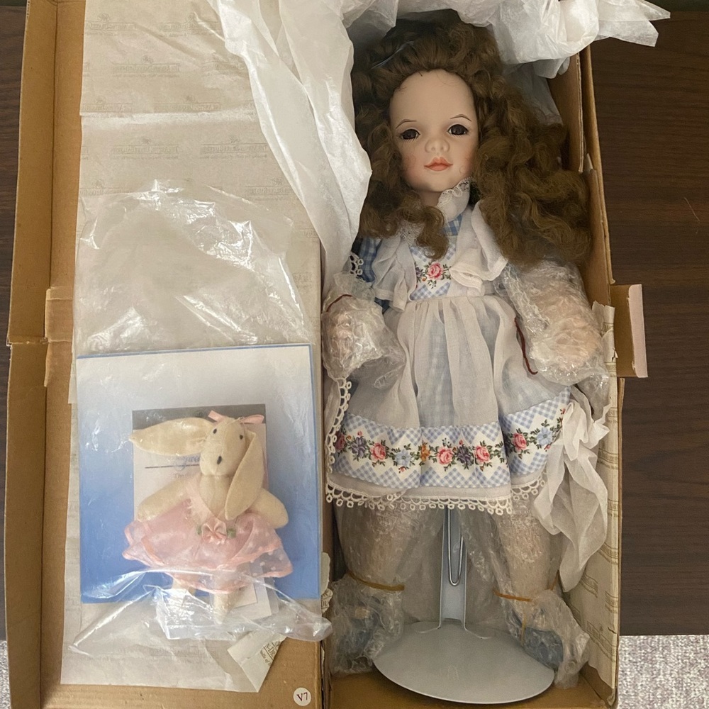 Ashton-Drake Galleries Vintage 1995 Gwendolyn Ltd Edition Porcelain Doll
